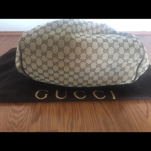 Authentic Gucci Handbag used - Picture 2 of 7